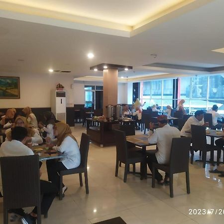 Paris Day Hotel Pamanukan Hilir Exterior foto