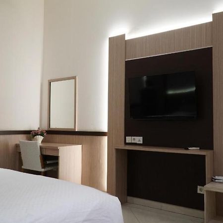 Paris Day Hotel Pamanukan Hilir Exterior foto