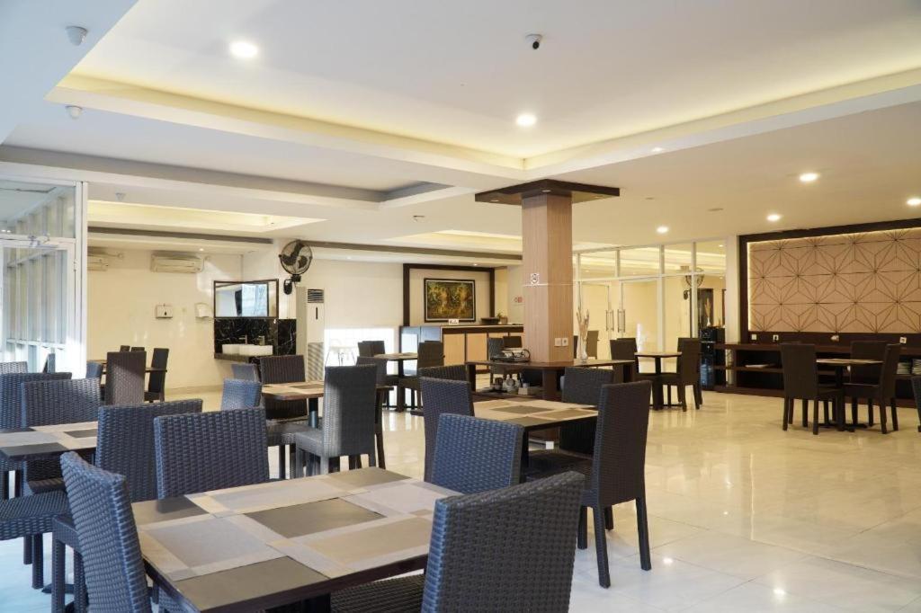 Paris Day Hotel Pamanukan Hilir Exterior foto